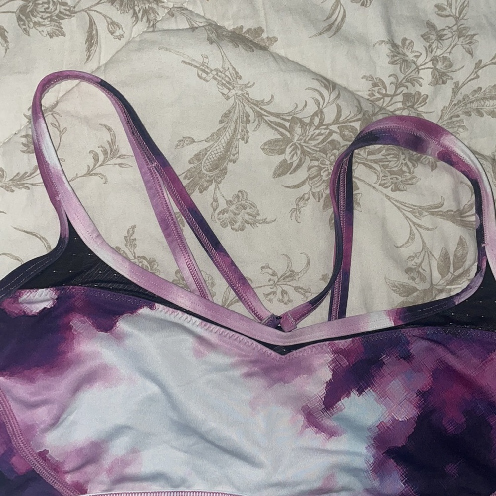 Lululemon - Picture 2 of 4